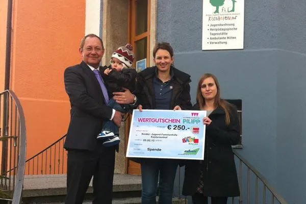 Ein warmer Geldregen für die Kinder-Jugend-Familienhilfe Kastanienhof Bild: Ein warmer Geldregen für die Kinder-Jugend-Familienhilfe Kastanienhof