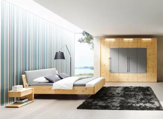Bild: Zirbenholzschlafzimmer in modernem Design – Anrei verleiht dem Trendholz aus den Alpen eine neue Optik