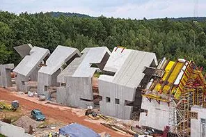 Bild: Komplexe Architektur weitgehend mit Systemschalungen realisiert