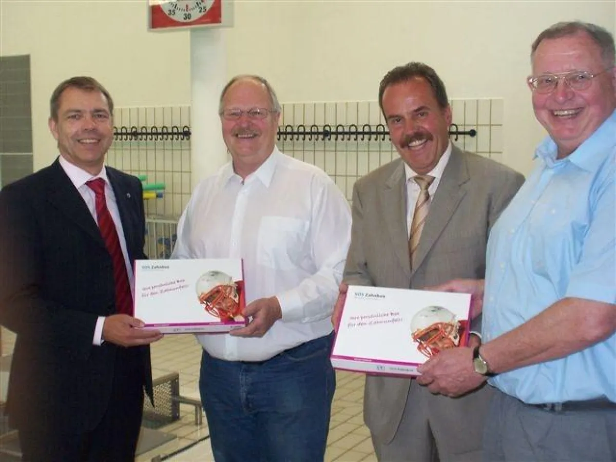 Übergabe SOS Zahnbox Rettungsbox