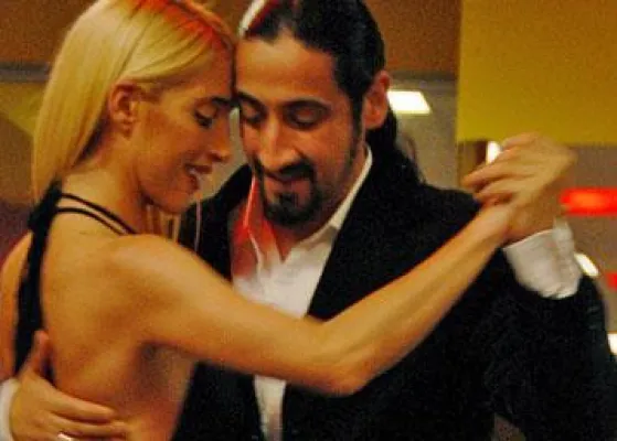 Bild: Tangolegende Alejandra Mantinán in La Rogaia, über Gorillas und Menschen