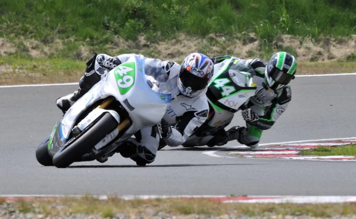 Matthias Himmelmann (MUENCH) vor Alessandro Branetti (CRP Racing)