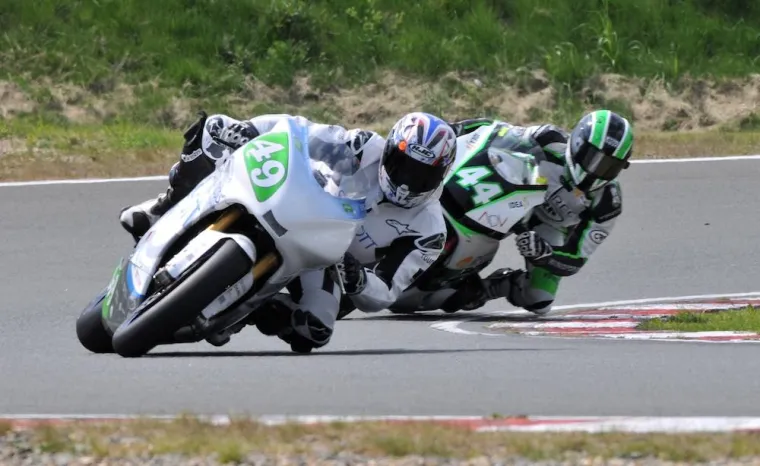 Bild: Spannung pur beim ersten gemeinsamen E-Bike-Rennen von FIM und TTXGP