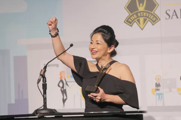 Bild: Gewinnerbekanntgabe bei den 13. jährlichen Stevie® Awards for Sales & Customer Service
