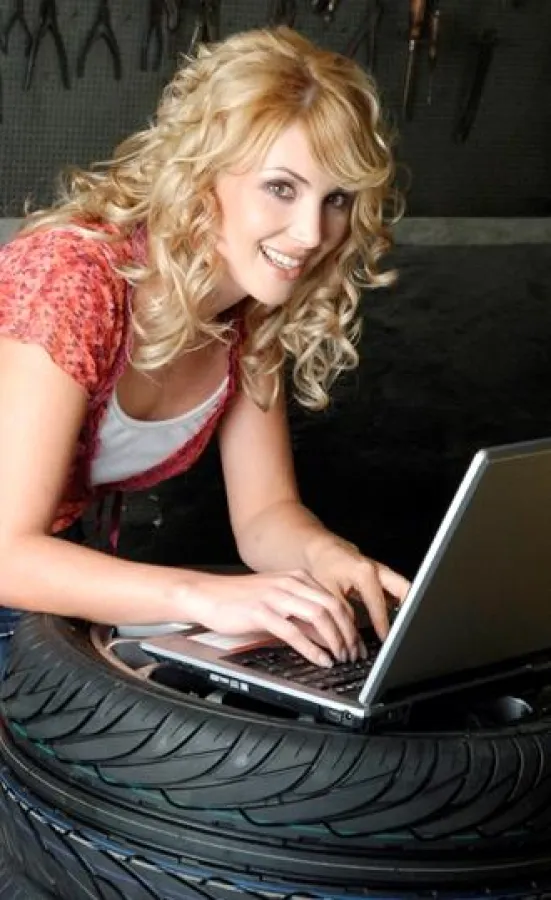 Frauen nehmen auch den Reifenkauf zunehmend selbst in die Hand