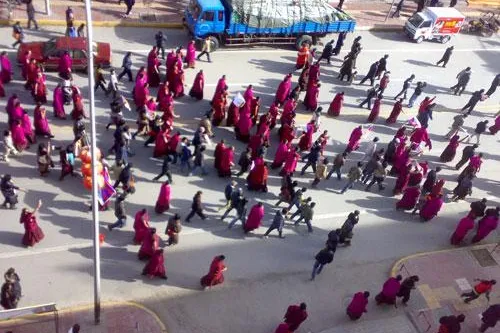 Neue Proteste in Amdo Labrang - mehrere Mönche erschossen Bild: Neue Proteste in Amdo Labrang - mehrere Mönche erschossen
