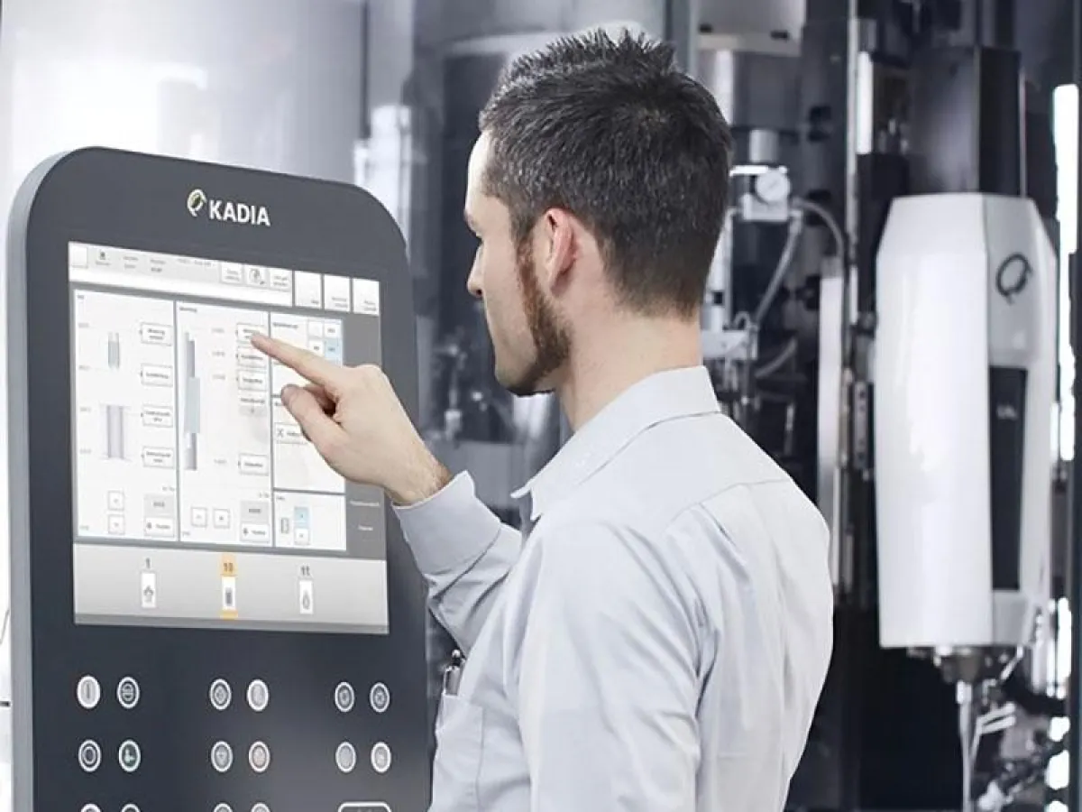 Dank der detaillierten Grafikunterstützung der HMC100 lässt sich die Honmaschine intuitiv bedienen.