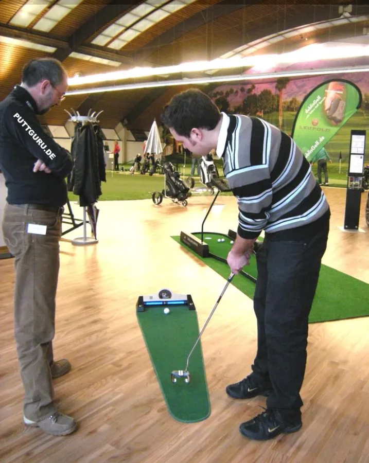 Foto© dublisGolf: ThePuttingGame® elektronisches Golf Putting Green bei Puttguru Horst Rosenkranz auf der Hansegolf 2011/A18