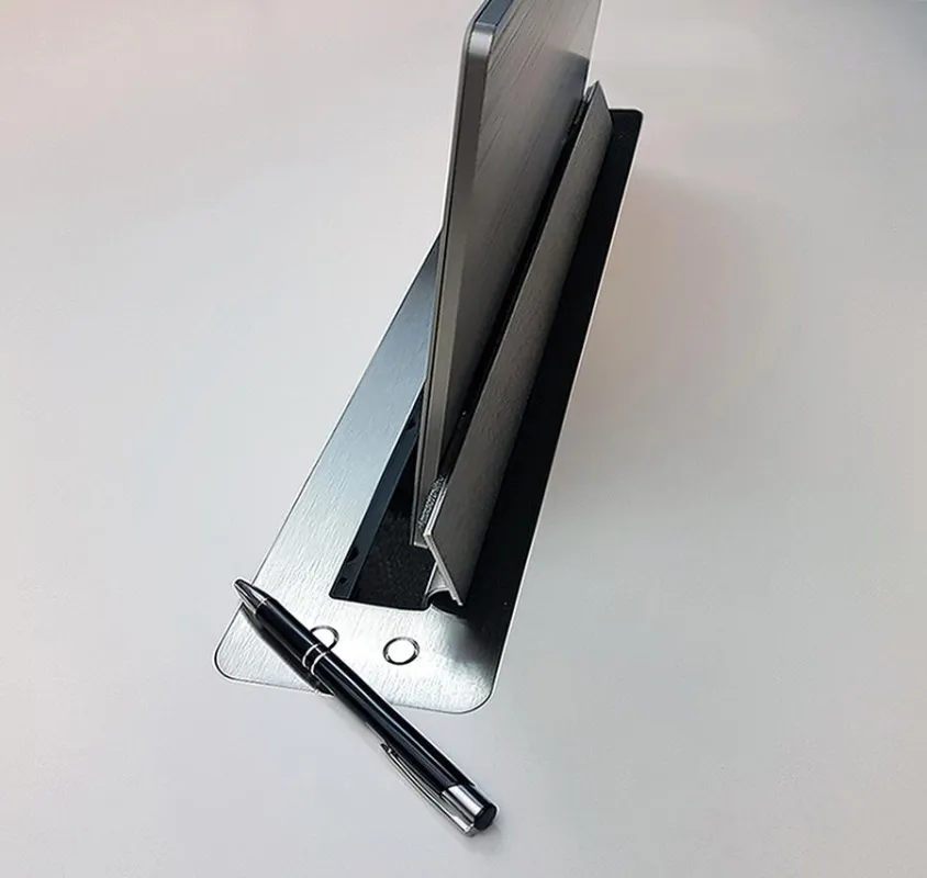 8 mm Blade Design - Aluminium Monitor im versenkbaren CONVERS 125 von ELEMENT ONE