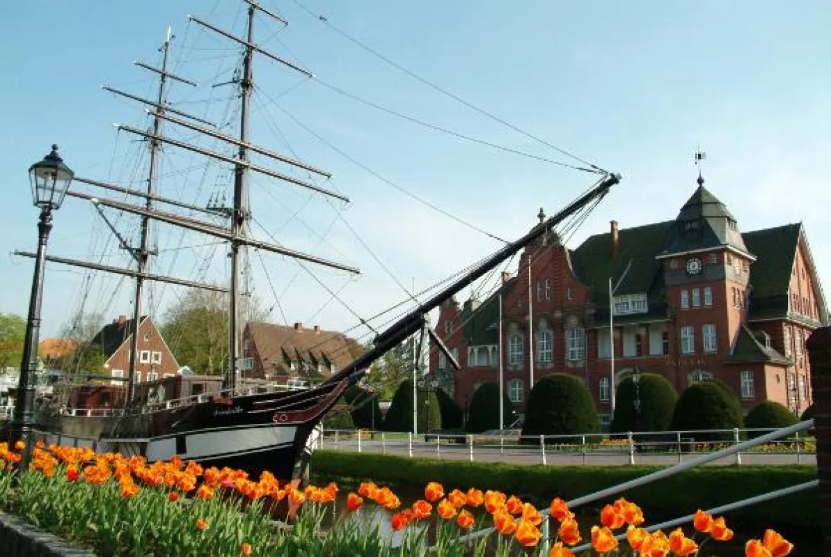 Friederike von Papenburg, der Nachbau einer hölzernen Brigg