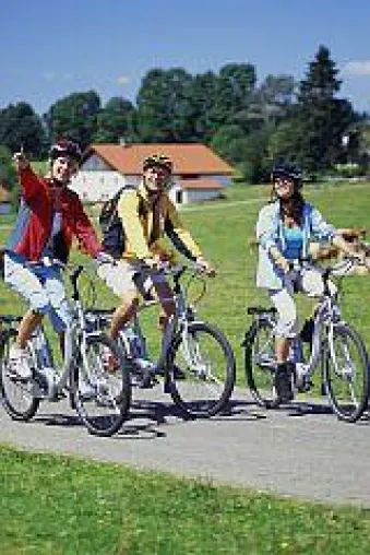 Bild: Mit Swiss Flyer die Lüneburger Heide erkunden - Bad Bevensen schließt Lücke im Movelo-E-Bike-Netz in der Heide