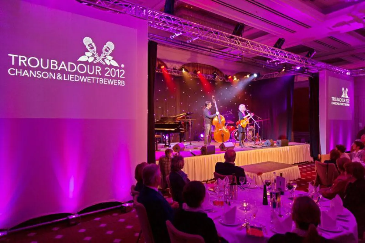 Eventdesign von b&b für Troubadour-Wettbewerb (Foto: b&b eventtechnik, frei zur Veröffentlichung bei