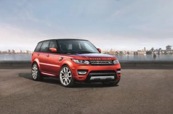 Bild: Neu: Range Rover-Pauschale mit Testfahrten, Hirsche füttern und waldSPA im Hotel Forsthofgut