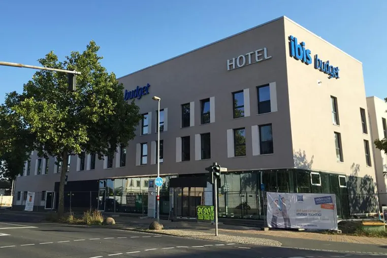 Bild: Es geht voran: 200 Meter vom Hauptbahnhof eröffnet im Oktober das Ibis Budget Bamberg