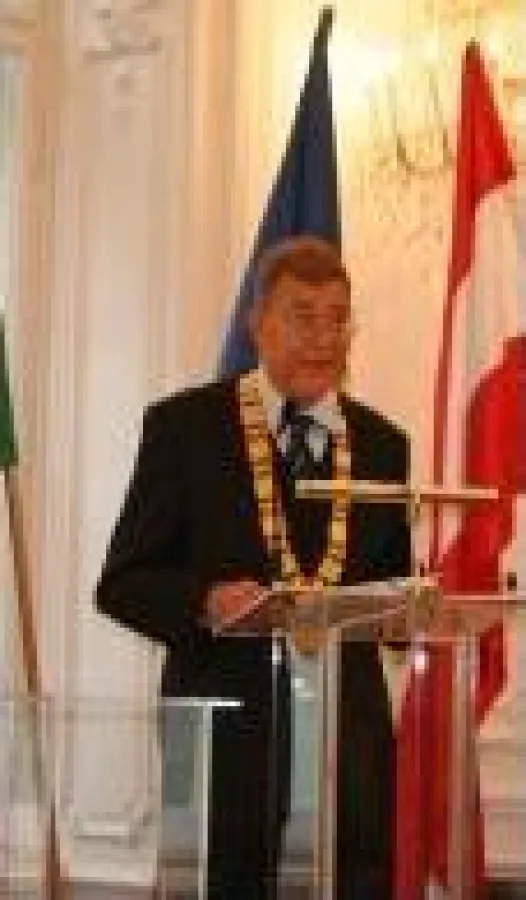 Rektor András Masát