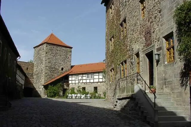 Bild: Steinwelten - Workshop für Steinbildhauerei auf Burg Fürsteneck