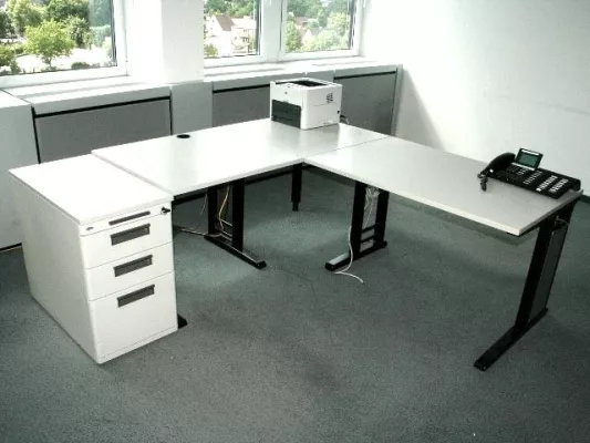 Neueröffnung eines Lager-Standortes in Düsseldorf am 20.08.09 mit gebrauchten Büromöbeln von Werndl Steelcase Bild: Neueröffnung eines Lager-Standortes in Düsseldorf am 20.08.09 mit gebrauchten Büromöbeln von Werndl Steelcase