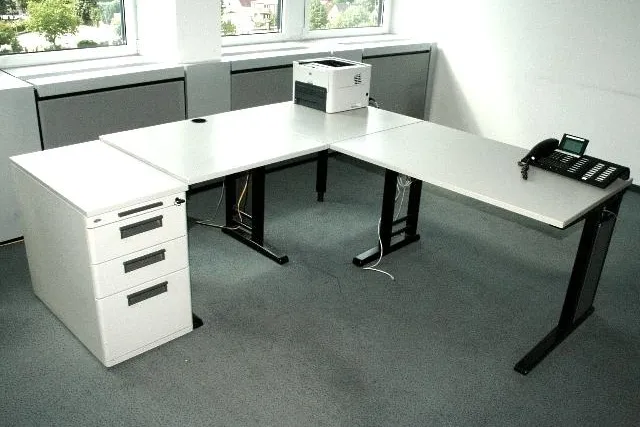 Bild: Neueröffnung eines Lager-Standortes in Düsseldorf am 20.08.09 mit gebrauchten Büromöbeln von Werndl Steelcase