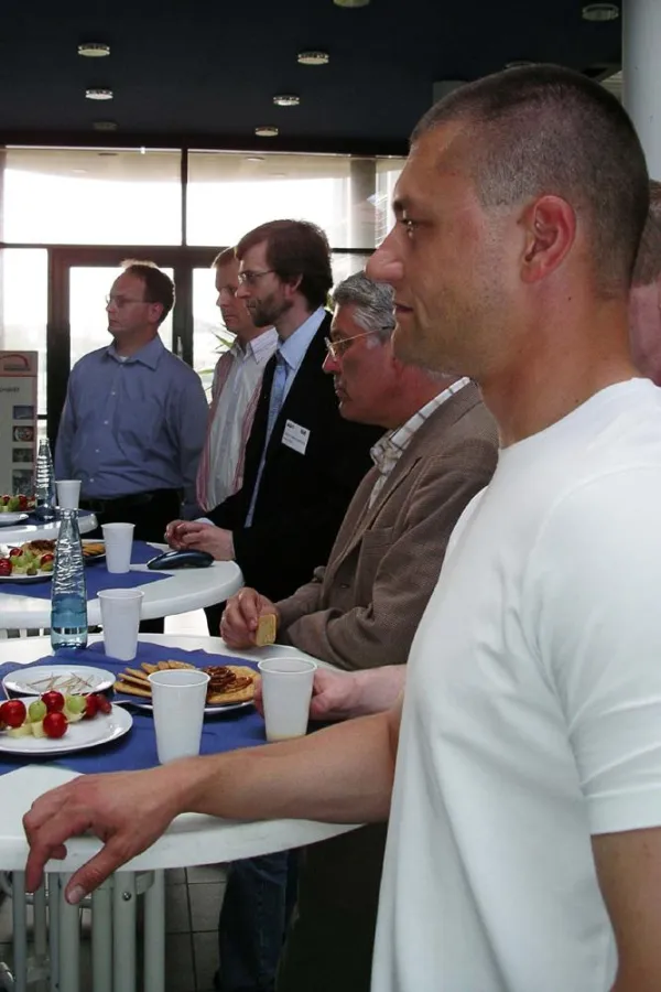 Vertreter von Unternehmen sowie Vertreter der öffentlichen Hand diskutieren das Thema