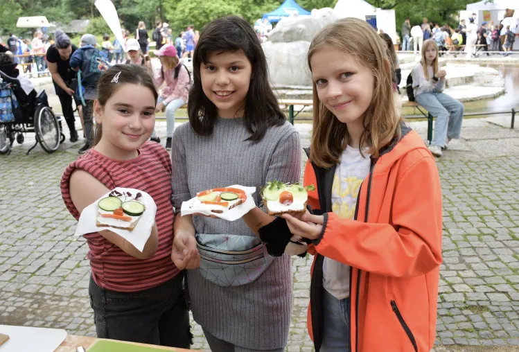 Bild: Vorlesen, bewegen, gesund essen - über 2.000 Kinder erlebten den 10. Rotary-Kindertag im Zoo