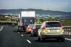 Halbselbsttätige Wagenkolonne von Volvo fuhr durch die Straßen von Spanien Bild: Halbselbsttätige Wagenkolonne von Volvo fuhr durch die Straßen von Spanien
