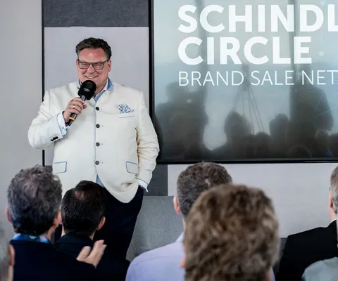 Bild: "DUMMSCHWÄTZER & DER KNALL" - Bernhard Schindler: MONOPOLY LÄSST DEN MITTELSTAND VERBLUTEN