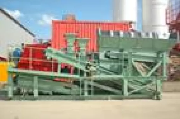 Bild: Bodenaufbereitung 2.0 mit Soilmix by Dellschau - Bergheimer Recycling-Profis präsentieren verbesserte Maschine