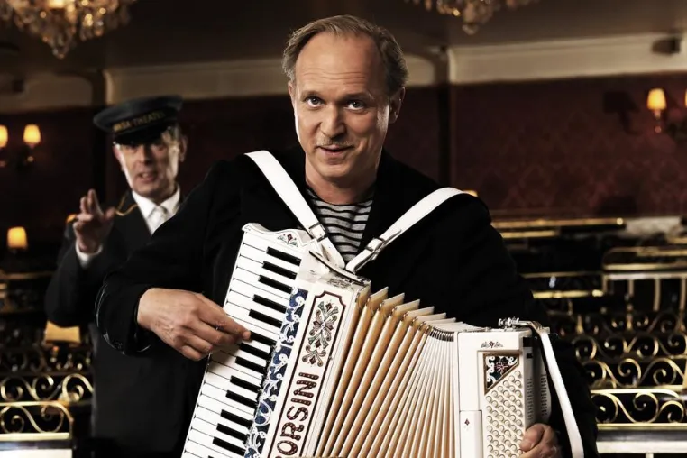 Bild: Marco Moog fotografiert Ulrich Tukur für neue Saison HANSA Varieté Theater, Hamburg