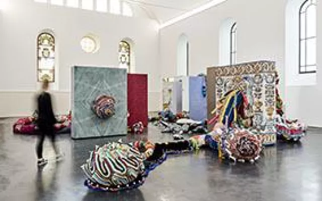 Ausstellung „Joana Vasconcelos“ in den Bad Homburger Jakobshallen der Galerie Scheffel Bild: Ausstellung „Joana Vasconcelos“ in den Bad Homburger Jakobshallen der Galerie Scheffel