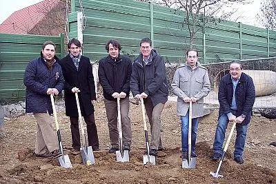 Bild: Spatenstich: K.-H. Schneider GmbH baut neuen Shell-Autohof