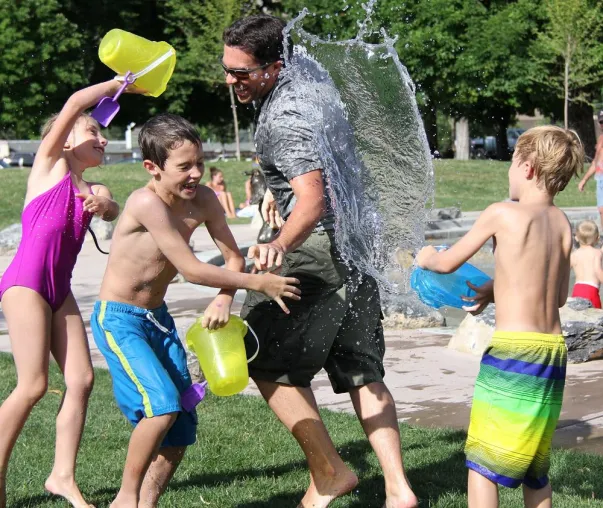 Bild: Kinderbetreuung in den Ferien – Hilfe steuerlich absetzen