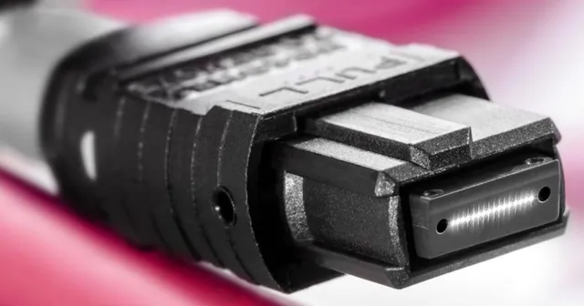 Bild: Rosenberger OSI enthüllt herausragende Innovation des neuen Verkabelungssystems PreCONNECT® SEDECIM