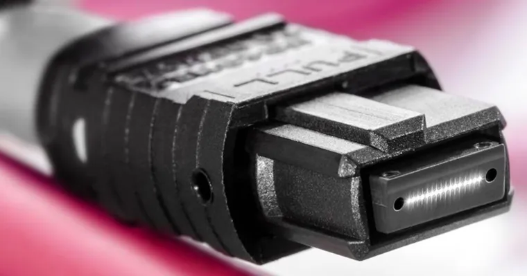 Bild: Rosenberger OSI enthüllt herausragende Innovation des neuen Verkabelungssystems PreCONNECT® SEDECIM