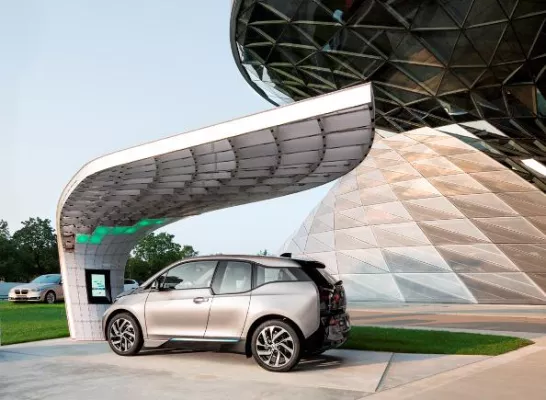 Bild: EIGHT vereint nachhaltige Elektromobilität, neue Bedienkonzepte und modernes Design