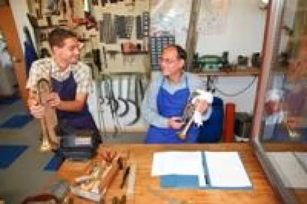 Bild: "Erlebniswelt Musikinstrumentenbau® Vogtland“ zeigt Handwerkstraditionen beim Landesblasmusikfest Frankenberg