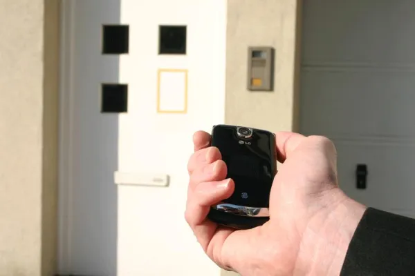 Bild: light + building Frankfurt am Main - Neue Bluetooth-Applikation macht Mobiltelefon zum elektronischen Schlüssel