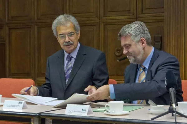 Offizieller Kooperationsvertrag zwischen Hochschule Harz und Stadtwerke Wernigerode GmbH unterzeichnet Bild: Offizieller Kooperationsvertrag zwischen Hochschule Harz und Stadtwerke Wernigerode GmbH unterzeichnet