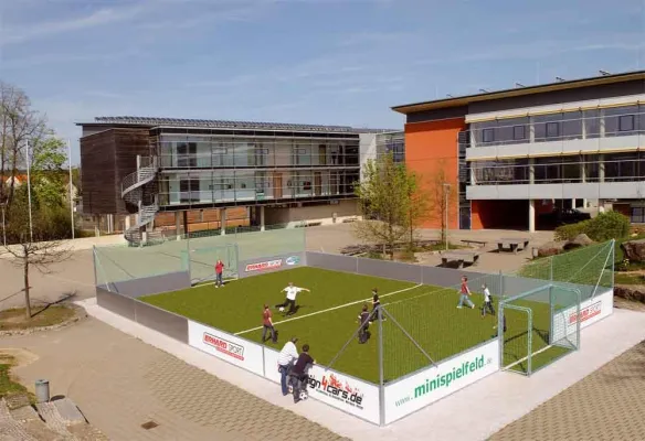 Bild: Sozialarbeit kann so cool sein - Erhard Sport präsentiert das original Minispielfeld auf der GaLaBau