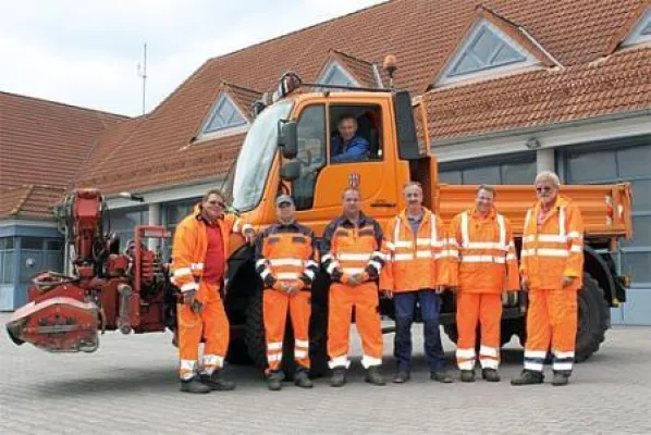 tprosafe spendet Schutzkleidung - Kommunaler Bauhof in Großenlüder erhält weitere Sicherheitskleidung Bild: tprosafe spendet Schutzkleidung - Kommunaler Bauhof in Großenlüder erhält weitere Sicherheitskleidung
