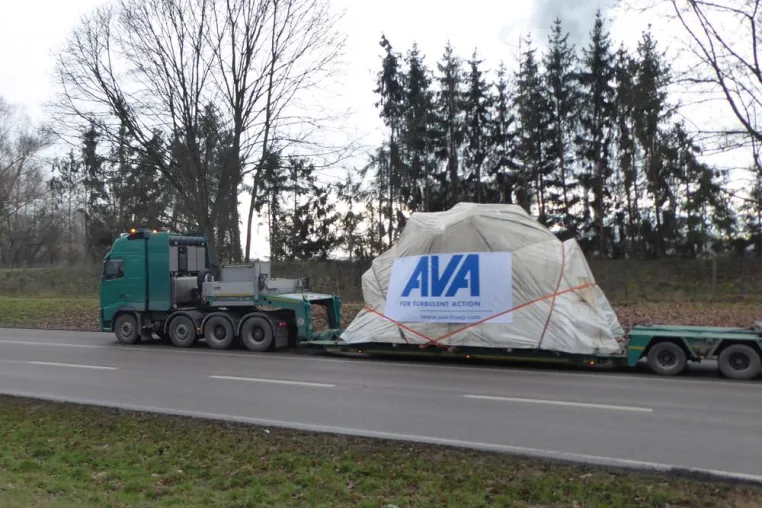 Bild: Vorweihnachtliche Bescherung. AVA liefert Trockner mit 15.000l Kapazität aus.