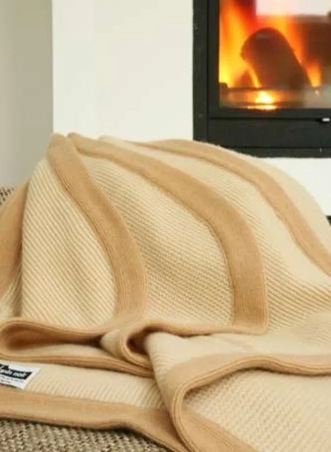 Der ultimative Luxus an kalten Winterabenden: kuschelige Kaschmirdecke von Pashmina.de