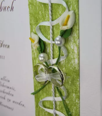Bild: Hochzeitsgästebücher des My-own-story-Verlags als persönliches Hochzeitsgeschenk