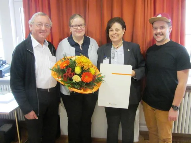 Bild: Anna-Maria Högg aus Diedorf erhält Ehrenzeichen des Kolpingwerkes Deutschland