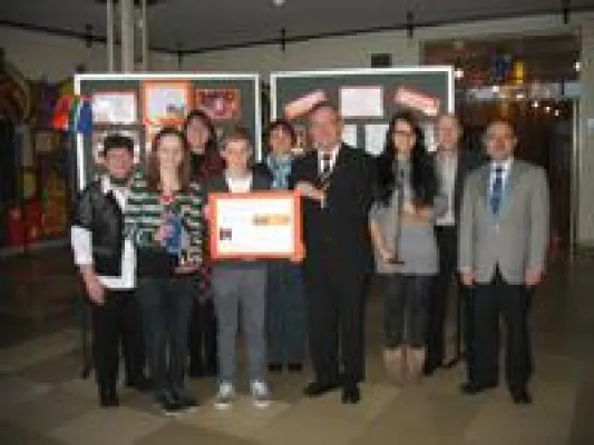 Bild: Jugendliche für Jugendliche - 1111 Euro für Kolping Südafrika