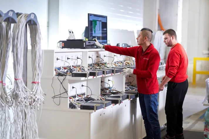 Bild: Vodafone und LOXXESS denken langfristig – 13 Jahre Zusammenarbeit gehen in die nächste Runde