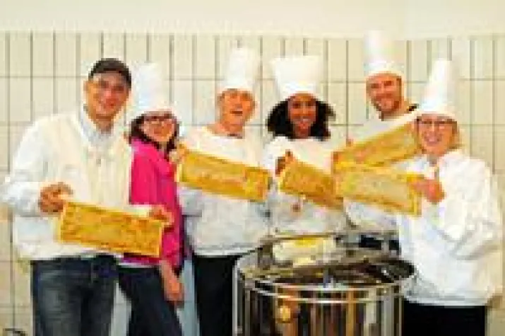 Bild: PULLMAN COLOGNE: PROMINENZ SCHLEUDERTE ERSTEN HONIG DER NEUEN SAISON