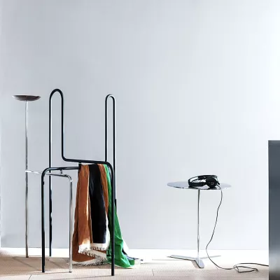 Bild: Kleiderständer von Schweizer Designern