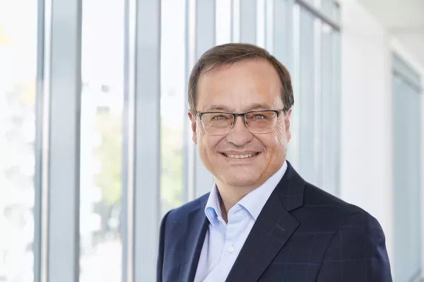 Bild: Dr. Christoph Wetzel verstärkt den neuen Dienstleister ON Service GROUP