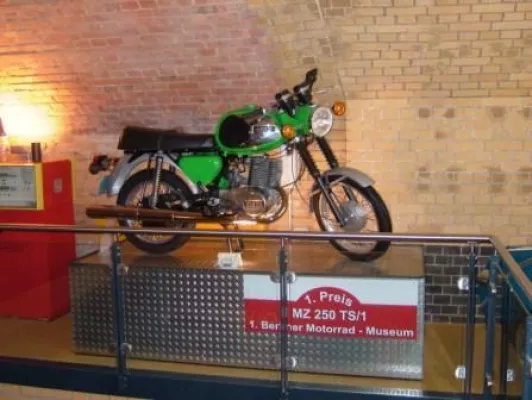 Bild: Maifest im 1. Berliner DDR Motorradmuseum
