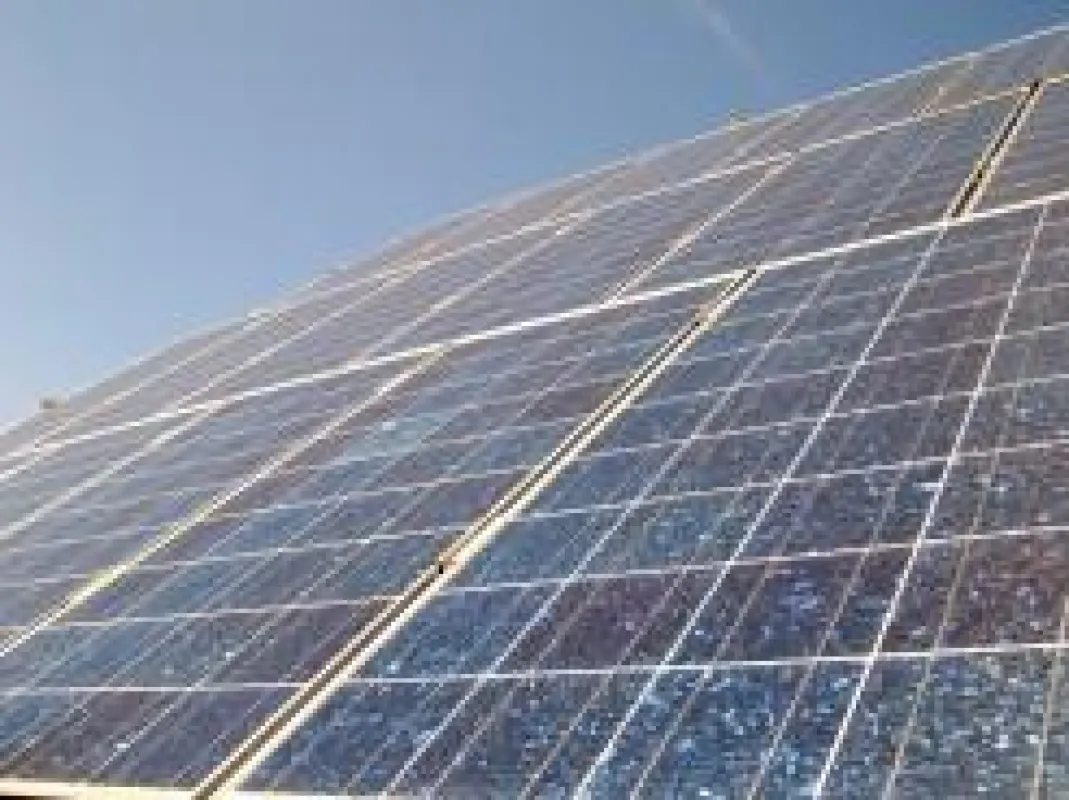 Fotovoltaikanlagen mit neuer Technik preisgünstig versichern